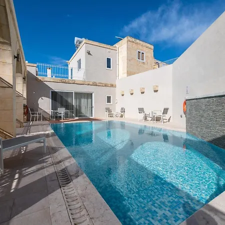 Сasa de vacaciones 4 Bedroom Luxury With Private Pool Għarb