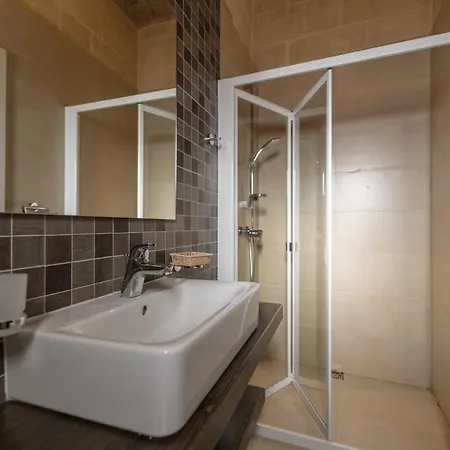 Сasa de vacaciones 4 Bedroom Luxury With Private Pool Għarb