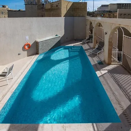 4 Bedroom Luxury With Private Pool Сasa de vacaciones Għarb