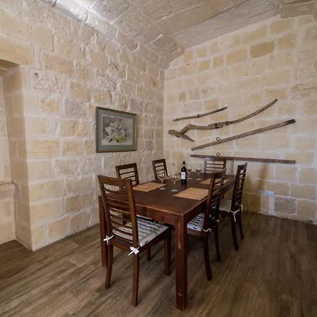 4 Bedroom Luxury With Private Pool * Għarb